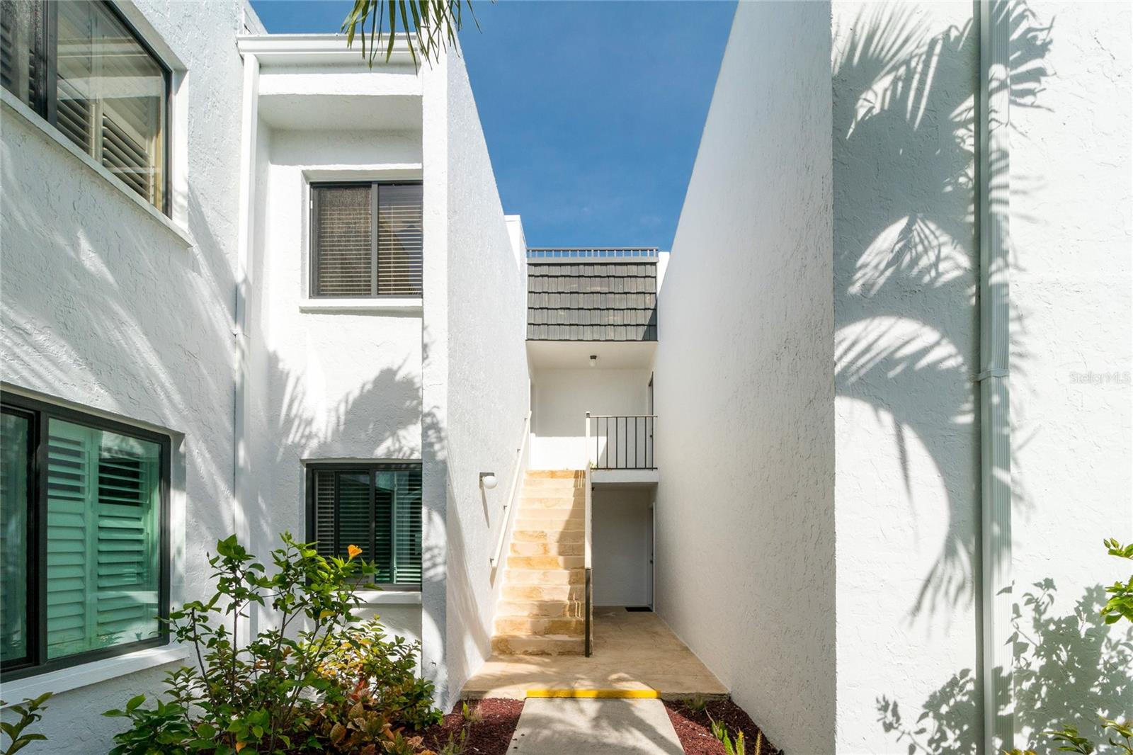 Image 2 of 49 For 2955 Beach Road D125