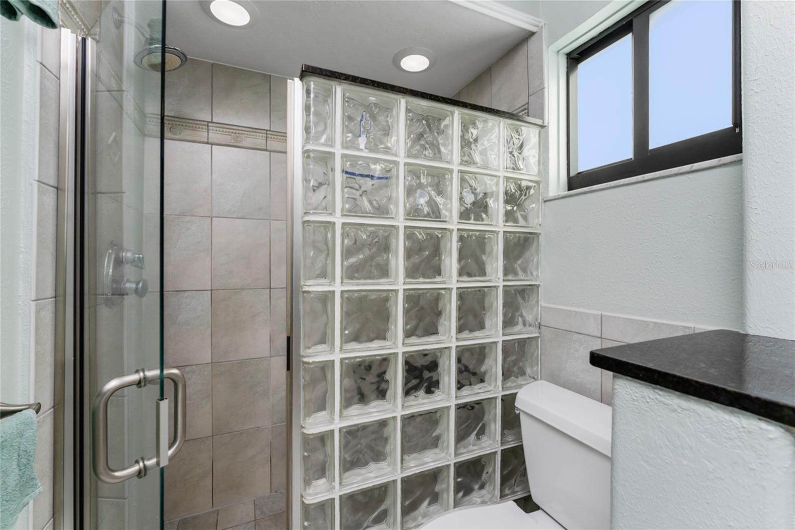 Image 23 of 49 For 2955 Beach Road D125