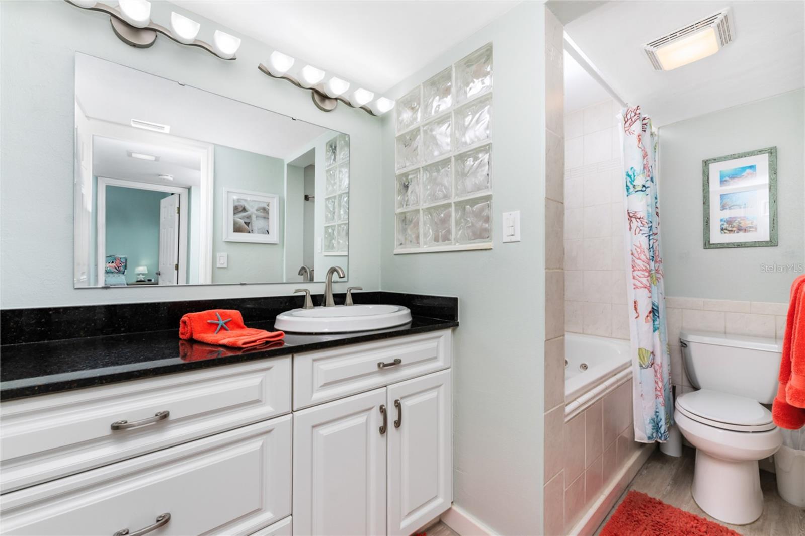 Image 26 of 49 For 2955 Beach Road D125