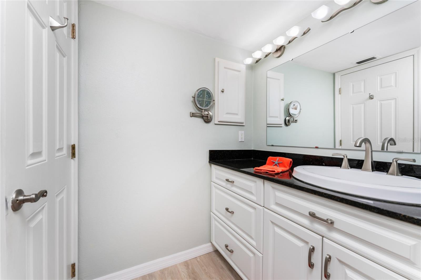 Image 27 of 49 For 2955 Beach Road D125