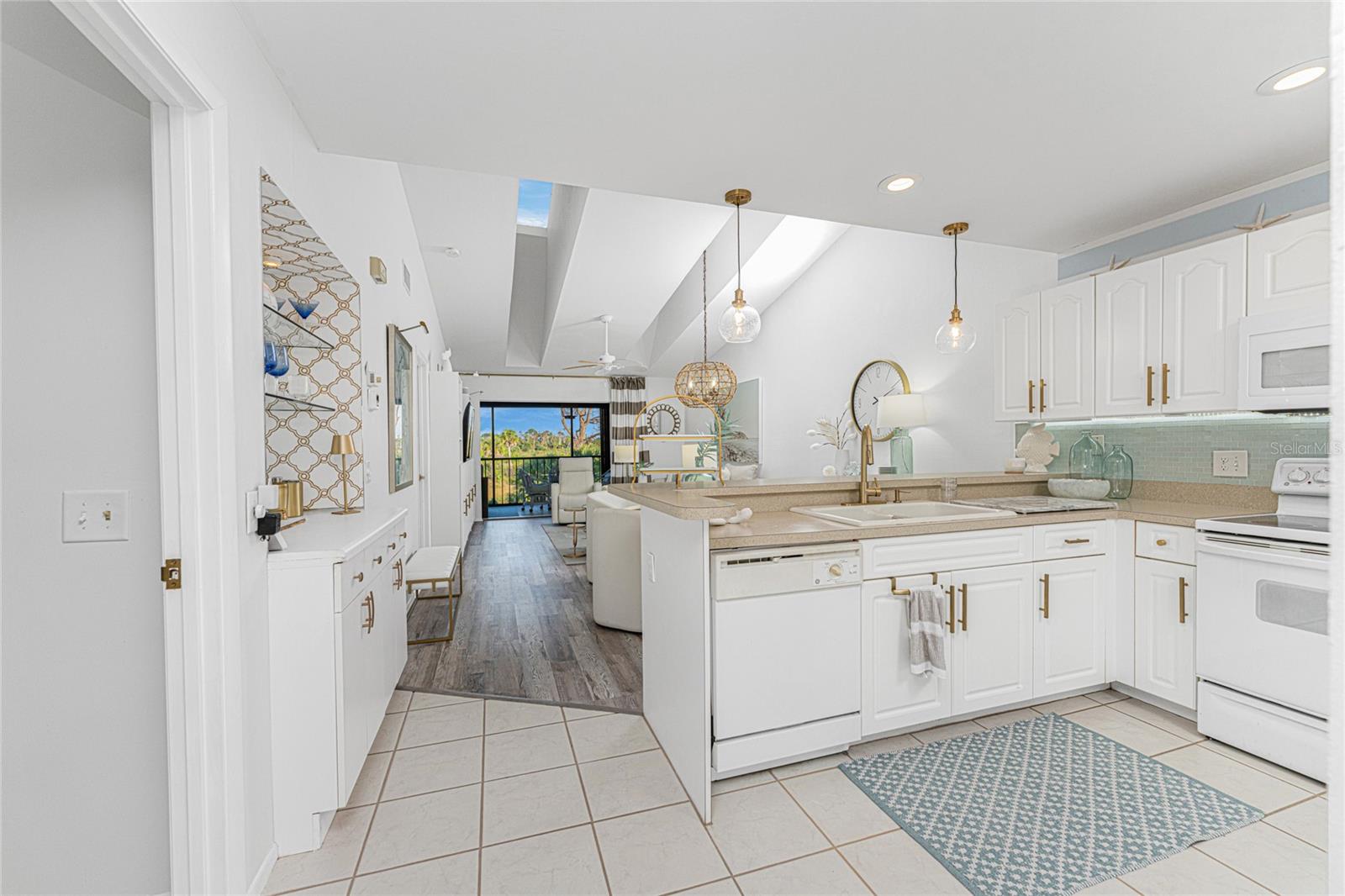 Image 4 of 49 For 6800 Placida Road 275