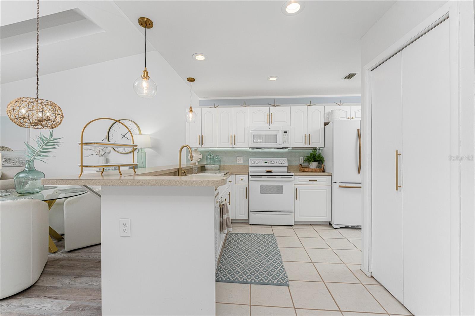 Image 6 of 49 For 6800 Placida Road 275