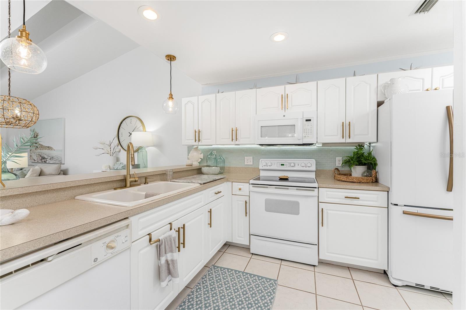 Image 8 of 49 For 6800 Placida Road 275