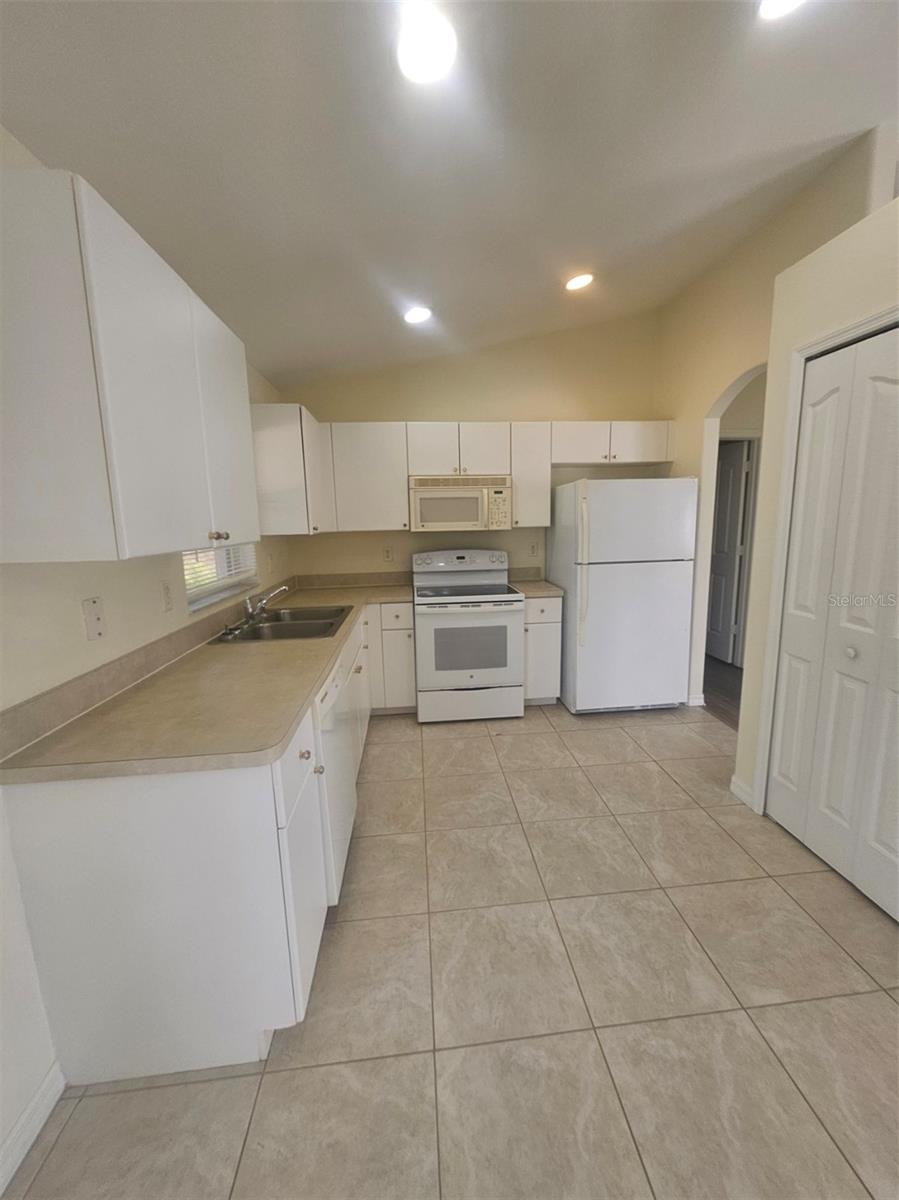 Image 10 of 34 For 7450 Blutter Road