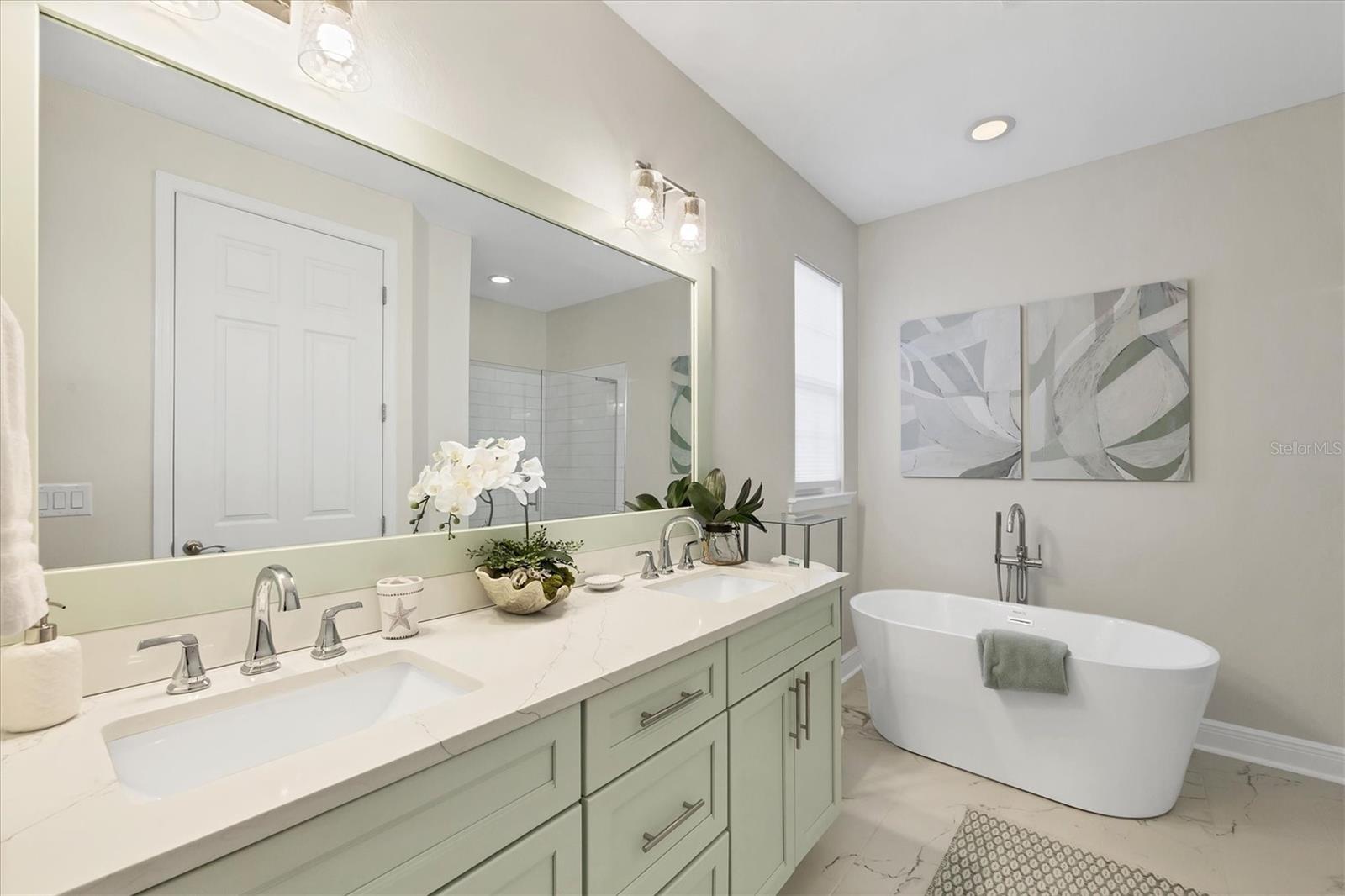 Image 25 of 59 For 10310 Lands End Circle 39