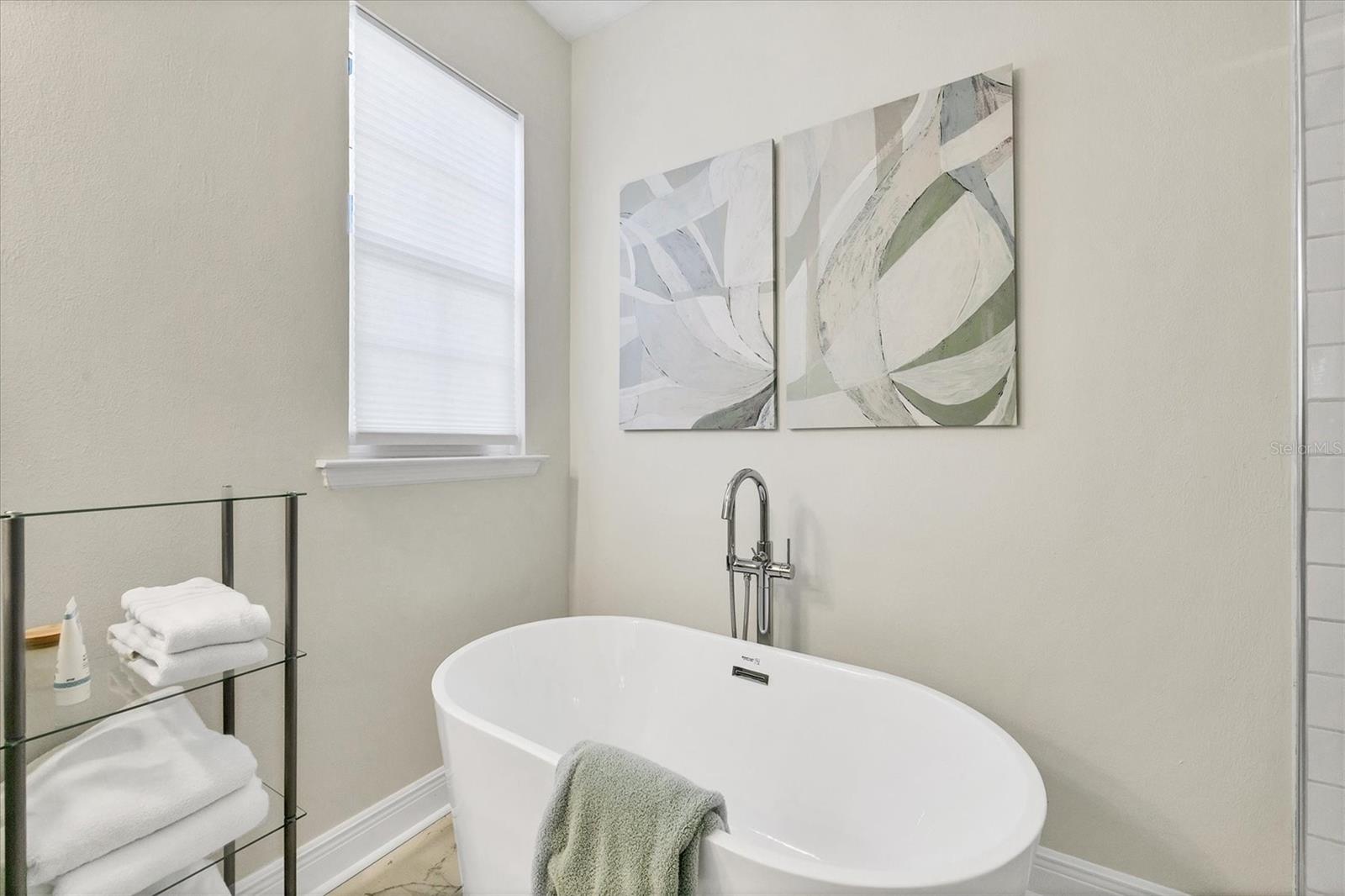 Image 27 of 59 For 10310 Lands End Circle 39