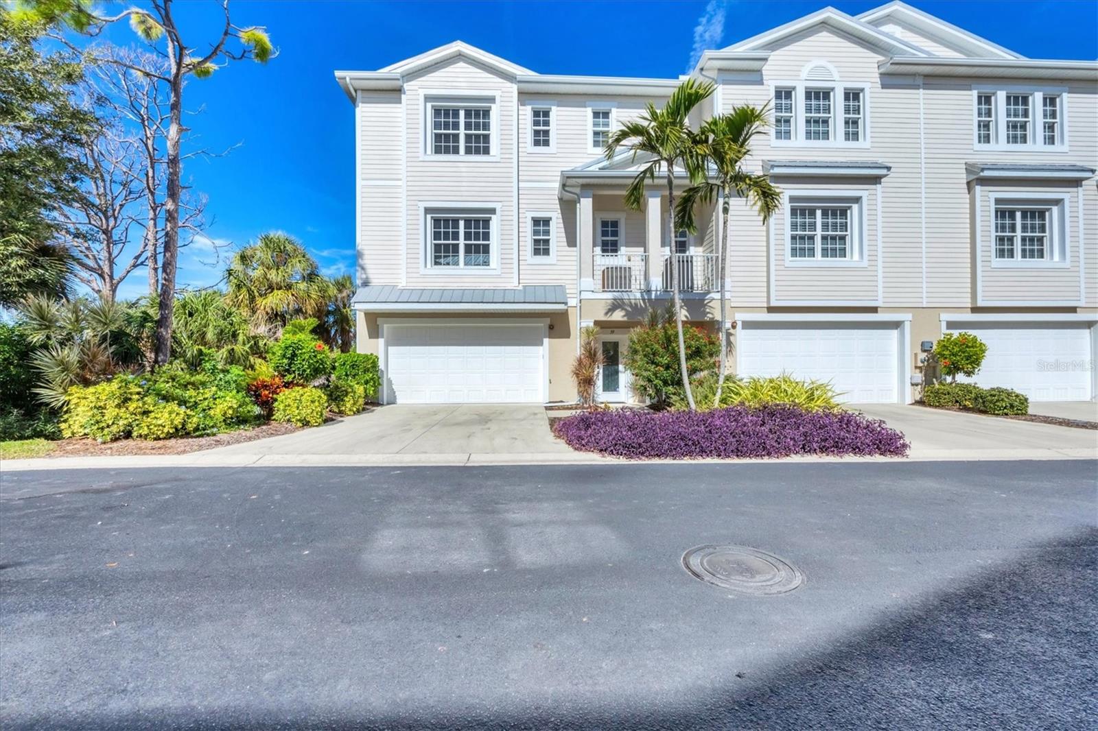 Image 3 of 59 For 10310 Lands End Circle 39