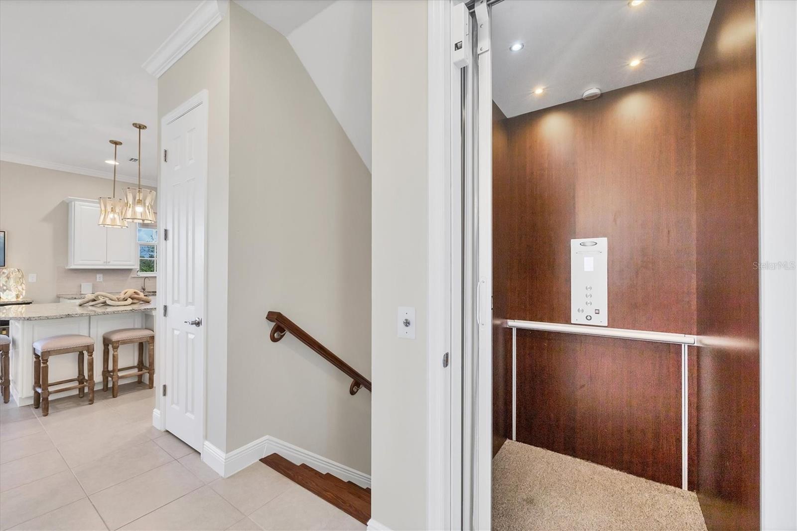 Image 7 of 59 For 10310 Lands End Circle 39