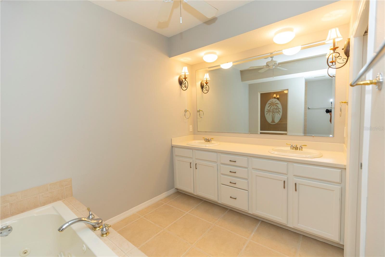 Image 22 of 66 For 9203 Griggs Road B-102