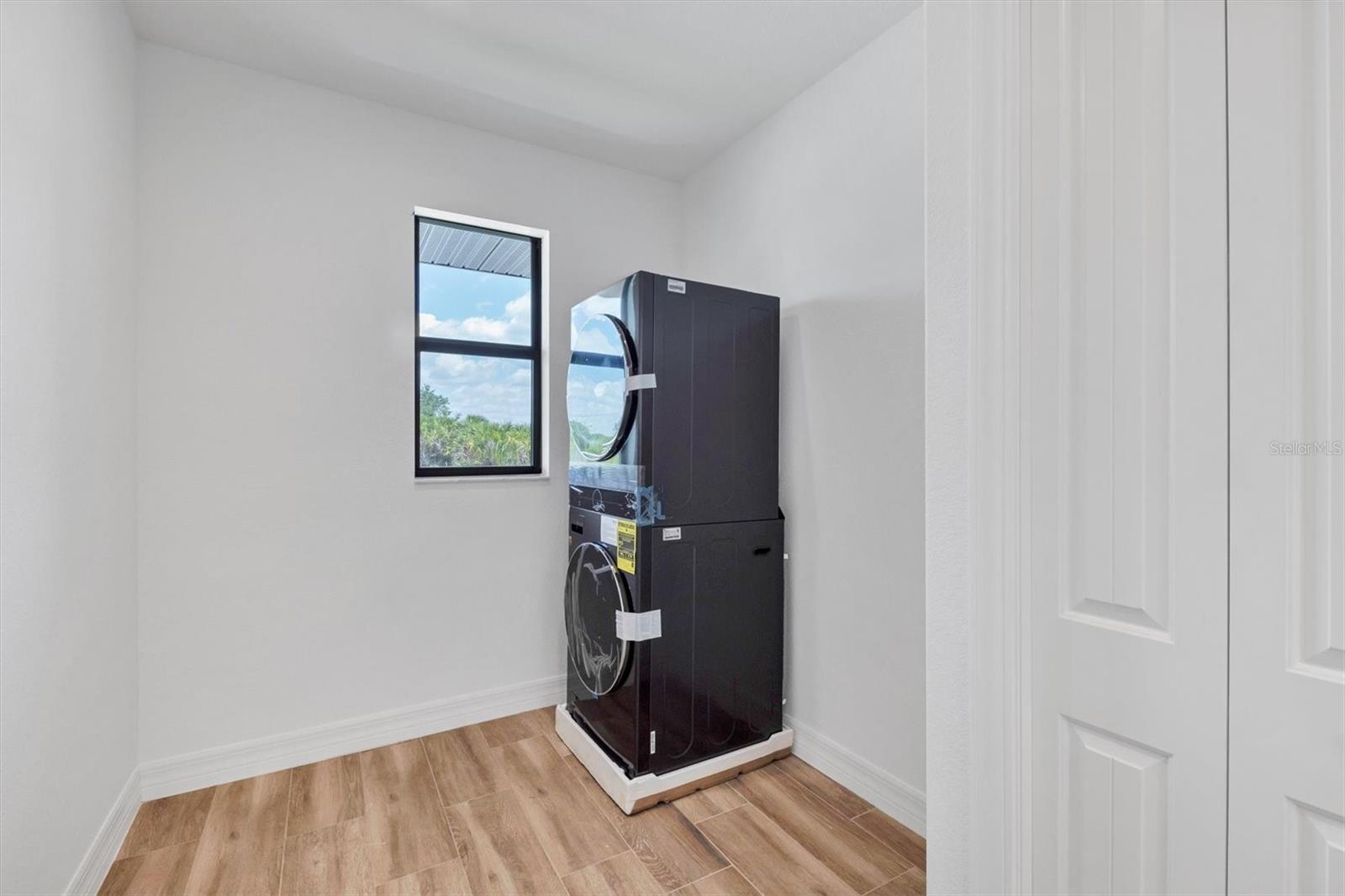 Image 10 of 21 For 8201 Dafoe Street