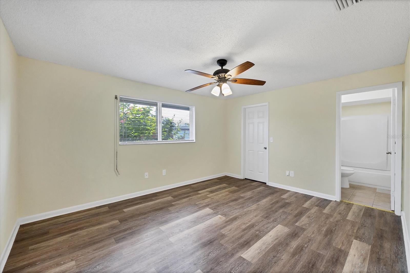 Image 19 of 33 For 122 41st Terrace