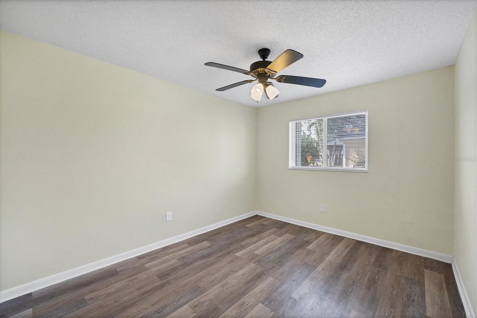 Image 21 of 33 For 122 41st Terrace