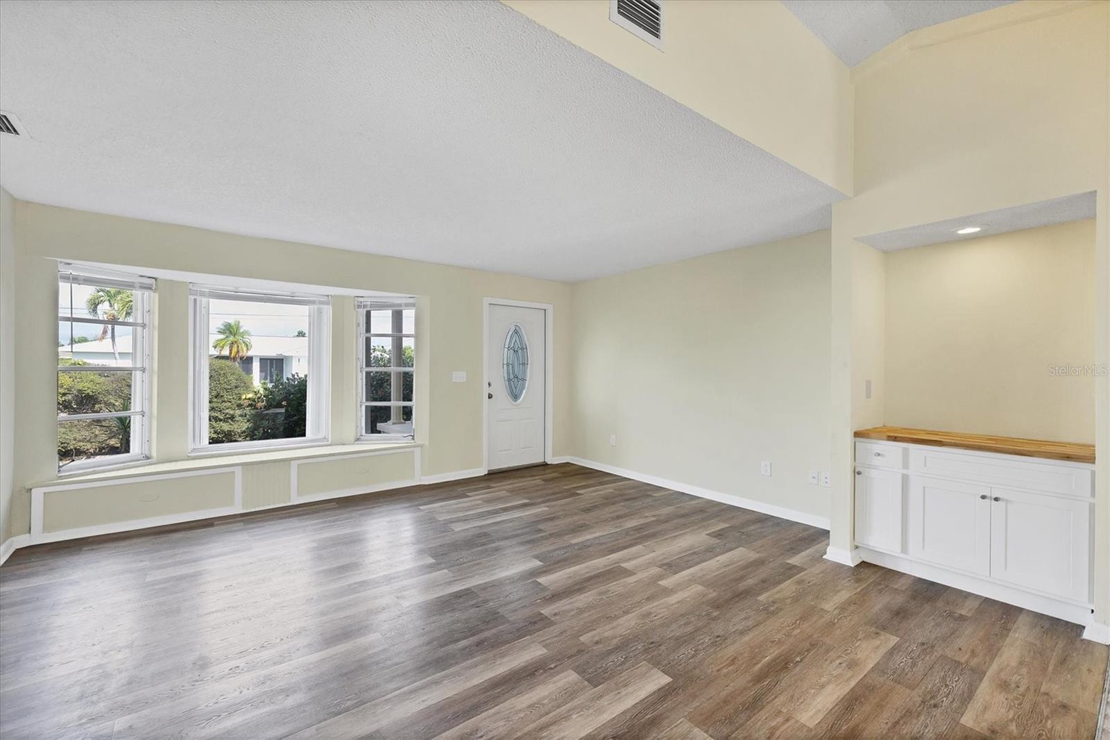 Image 5 of 33 For 122 41st Terrace