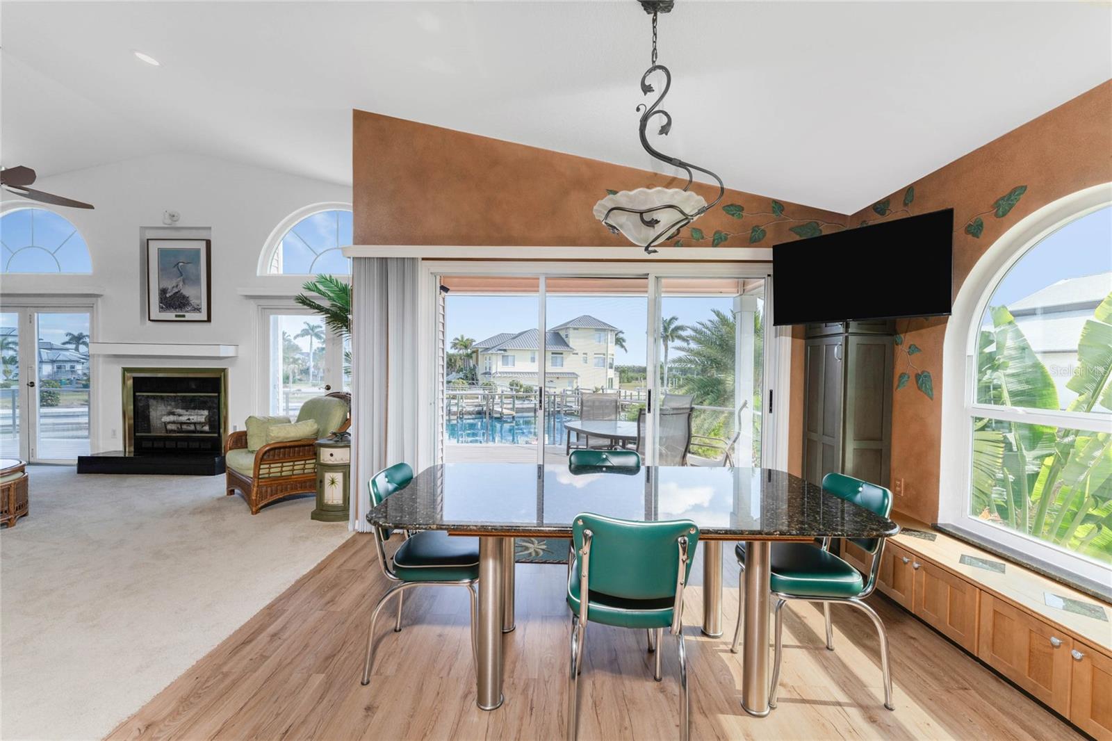 Image 19 of 86 For 2805 Beach Road B