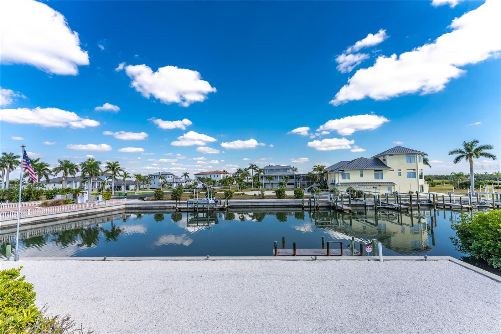 Image 23 of 86 For 2805 Beach Road B