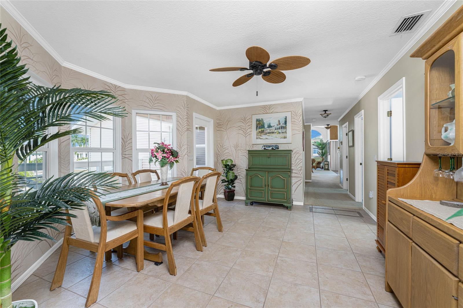 Image 44 of 86 For 2805 Beach Road B