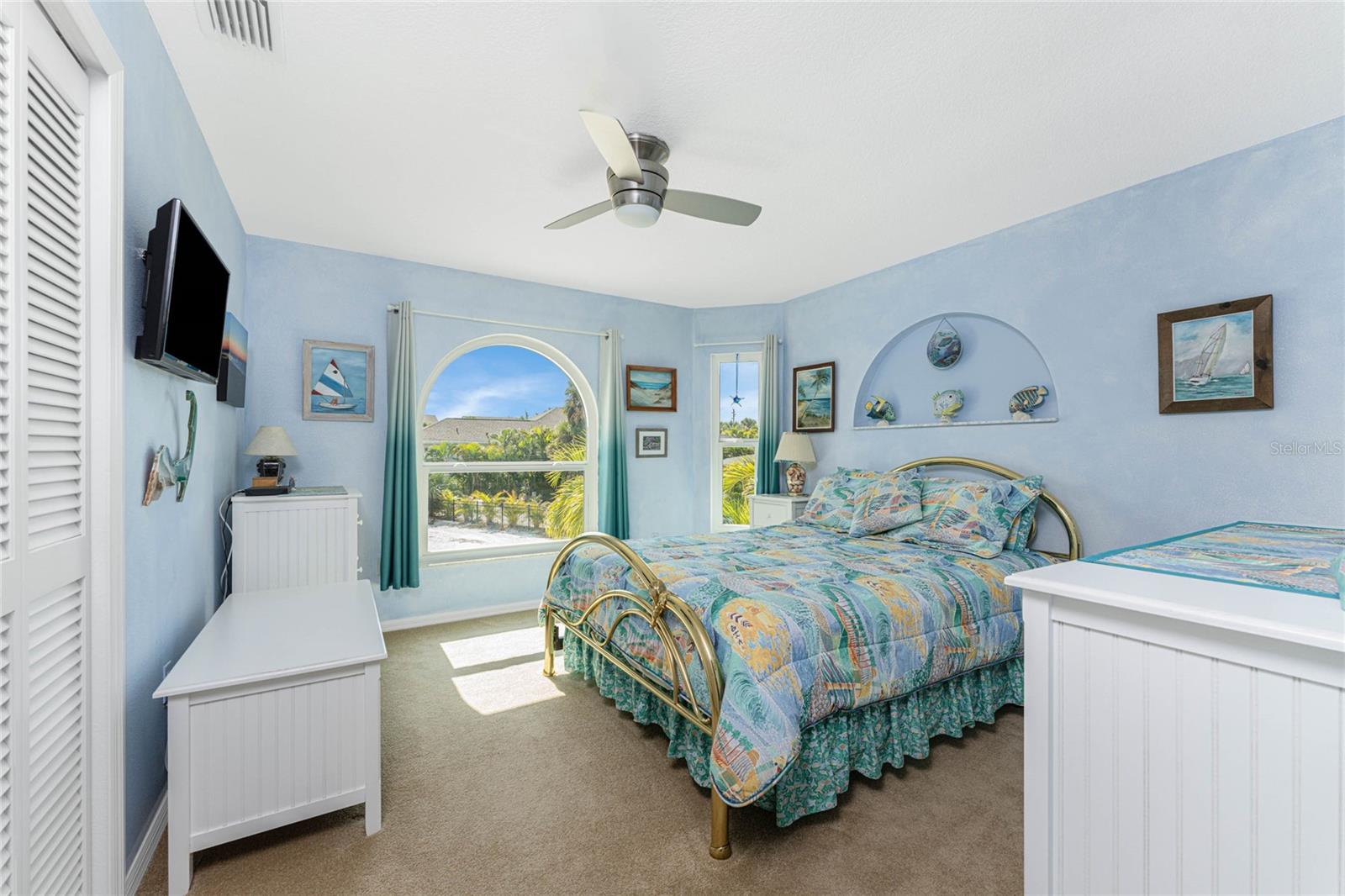 Image 45 of 86 For 2805 Beach Road B