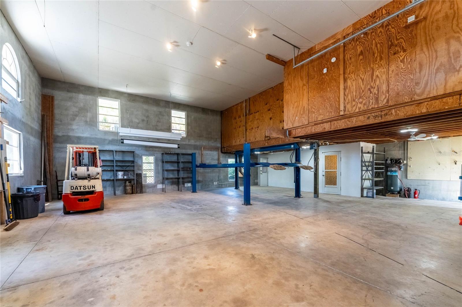 Image 70 of 86 For 2805 Beach Road B