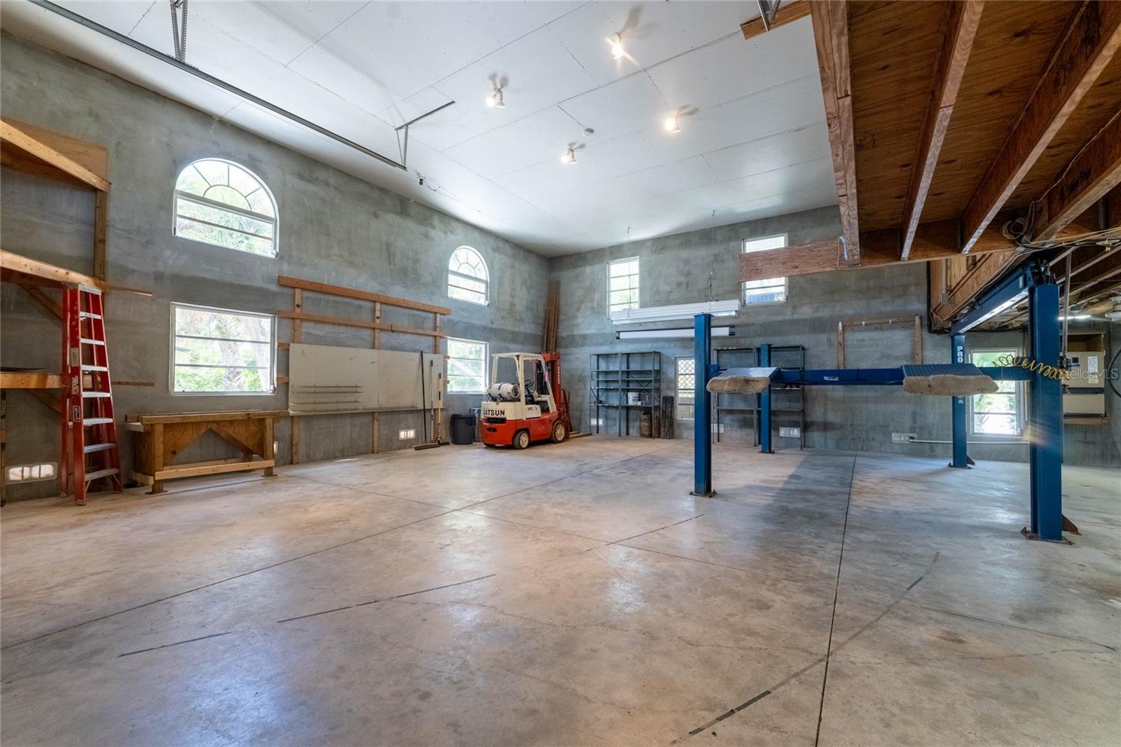 Image 71 of 86 For 2805 Beach Road B