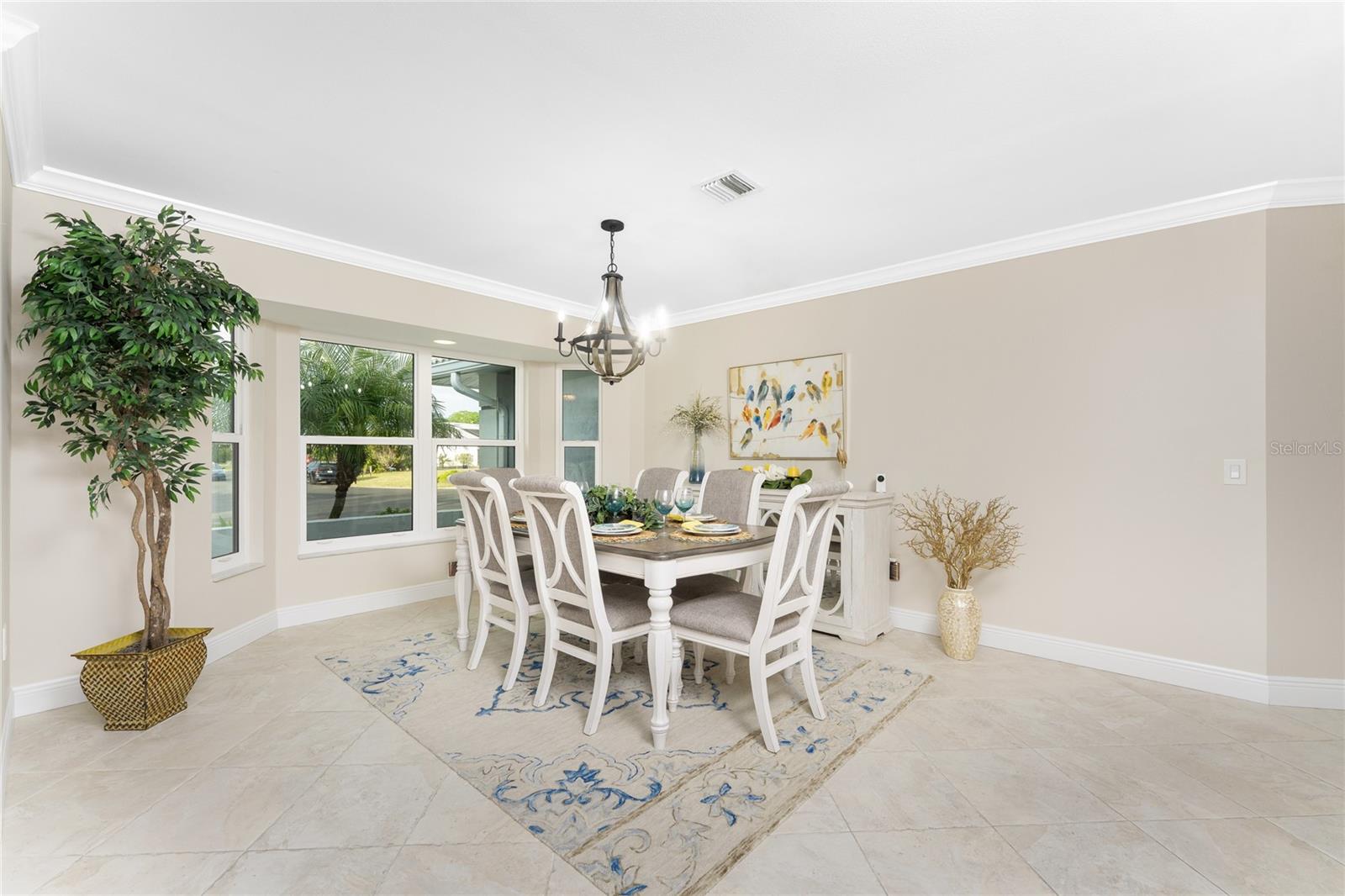 Image 11 of 98 For 487 Dover Circle