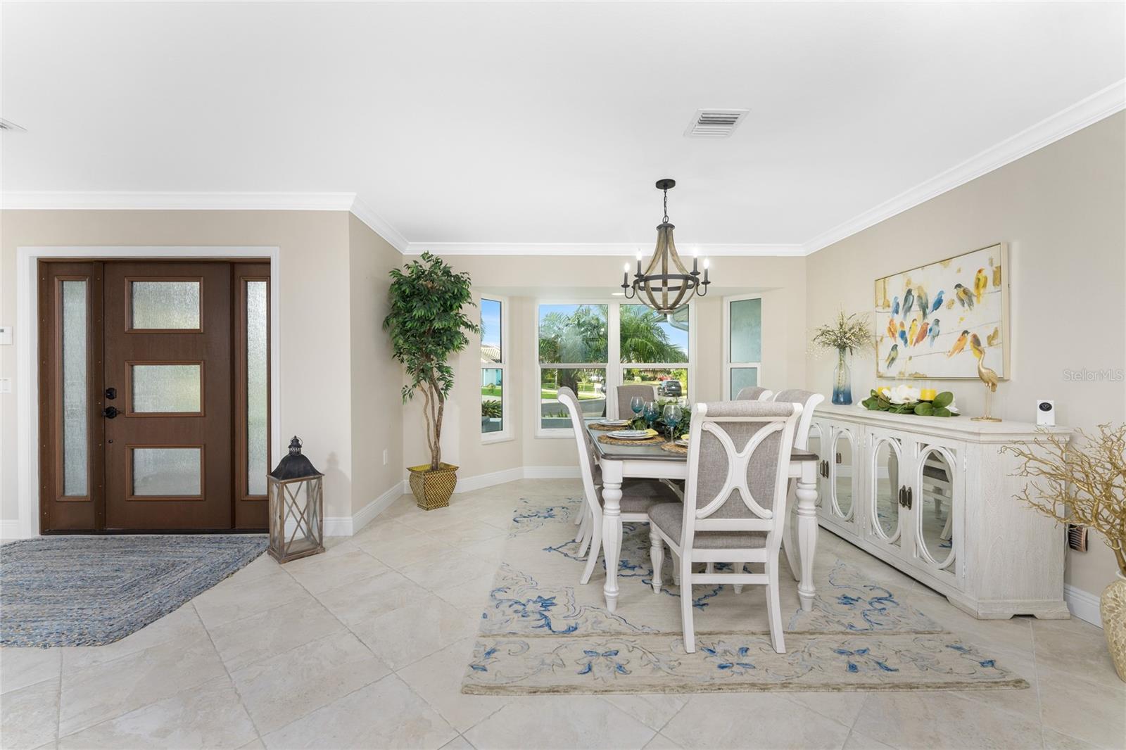 Image 13 of 98 For 487 Dover Circle