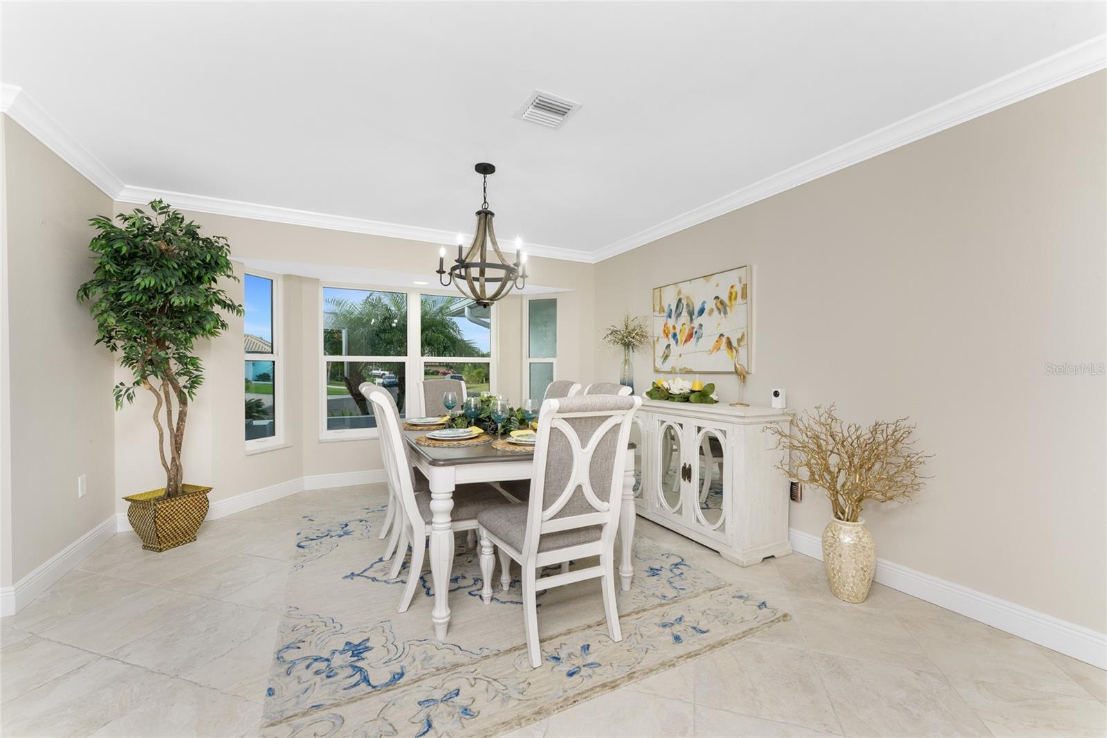 Image 14 of 98 For 487 Dover Circle