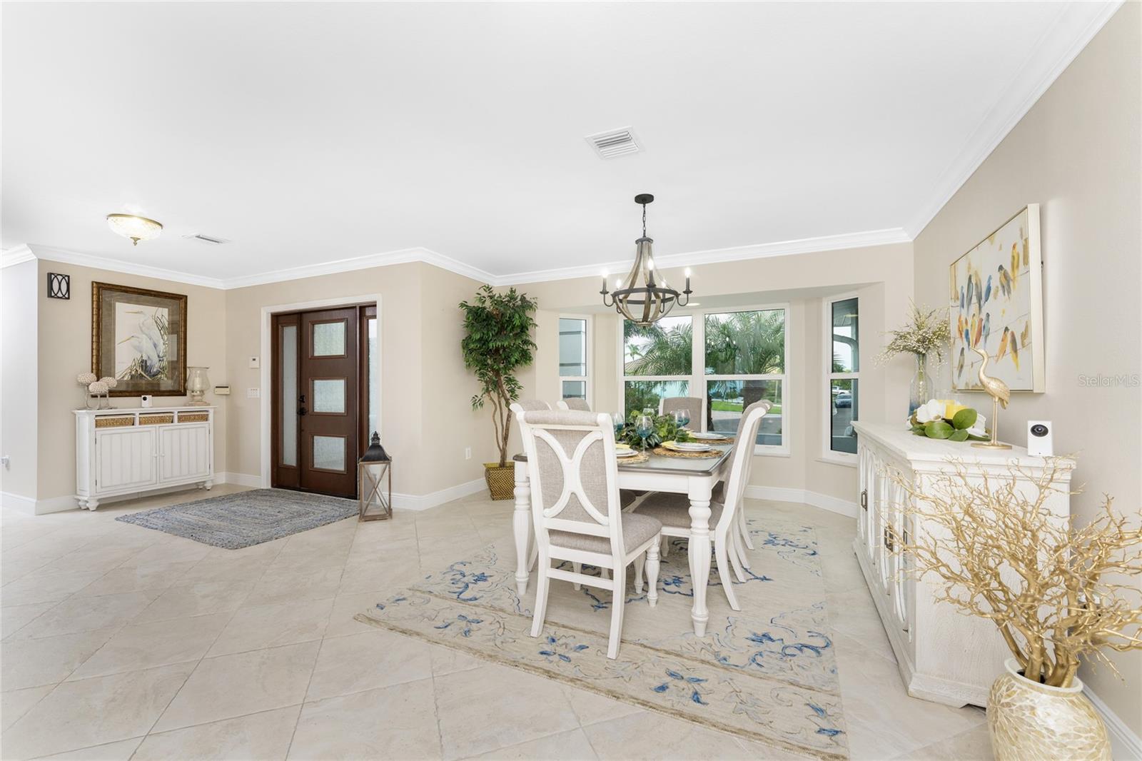 Image 15 of 98 For 487 Dover Circle