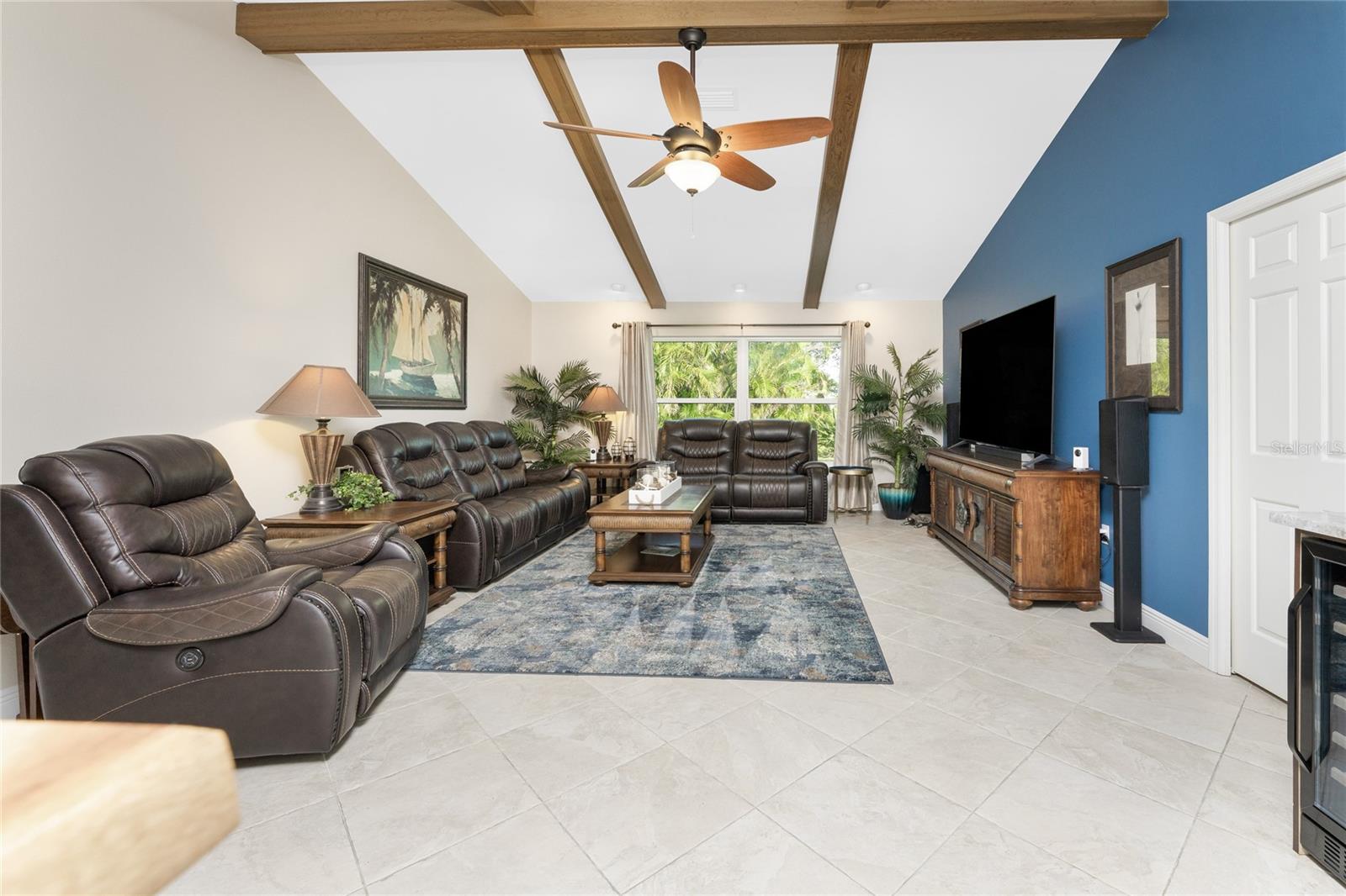 Image 20 of 98 For 487 Dover Circle