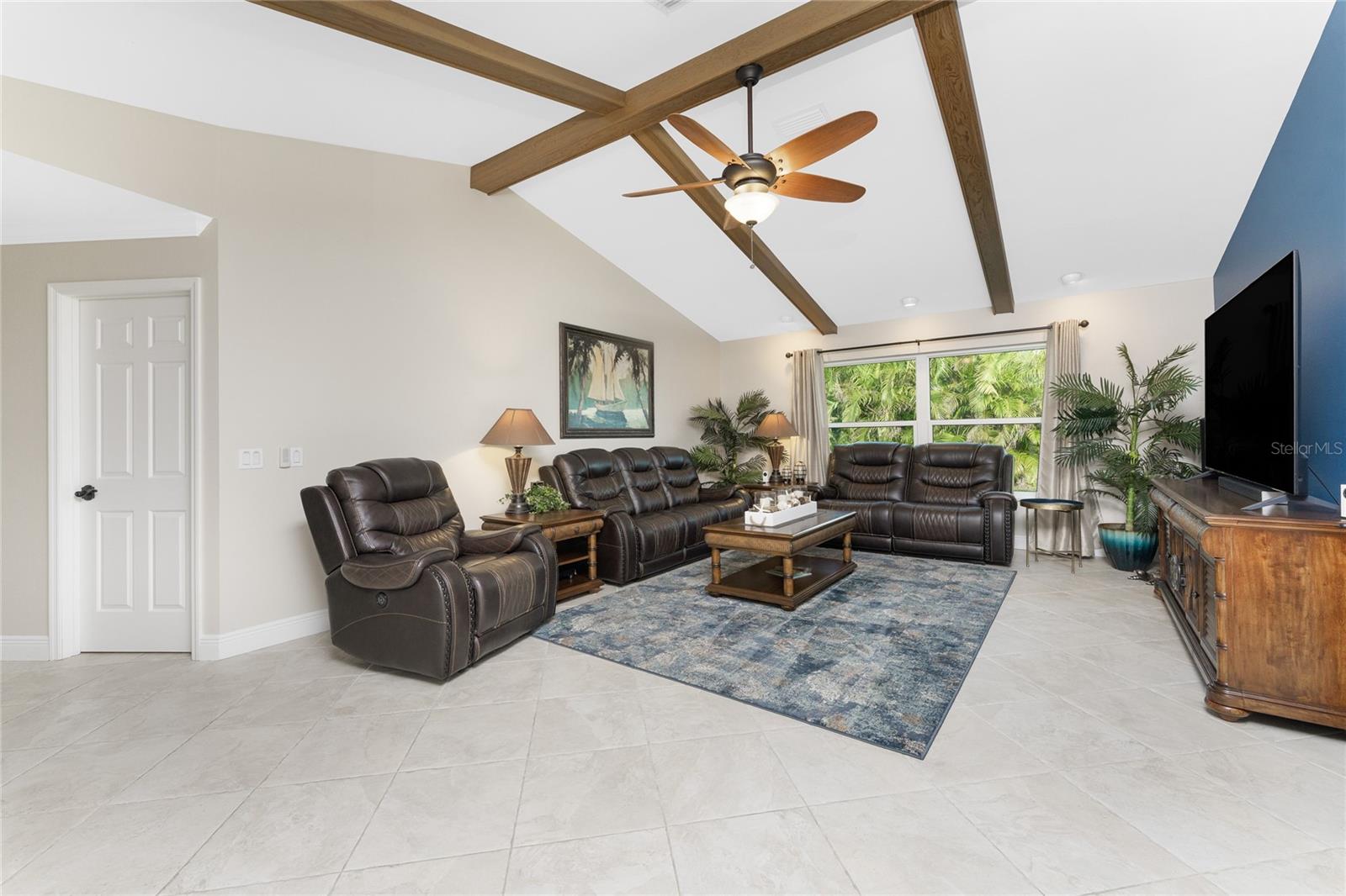 Image 21 of 98 For 487 Dover Circle