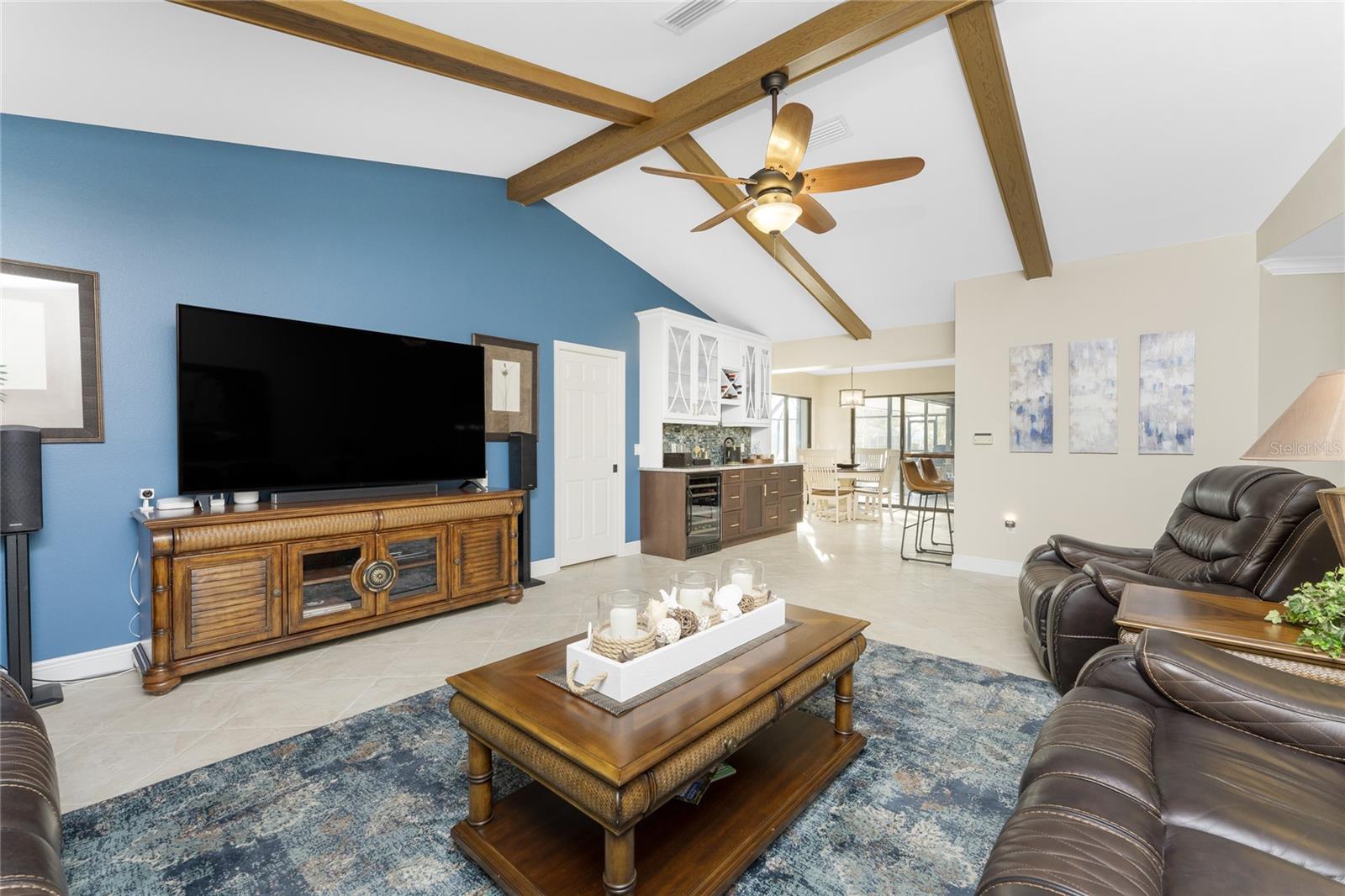 Image 24 of 98 For 487 Dover Circle