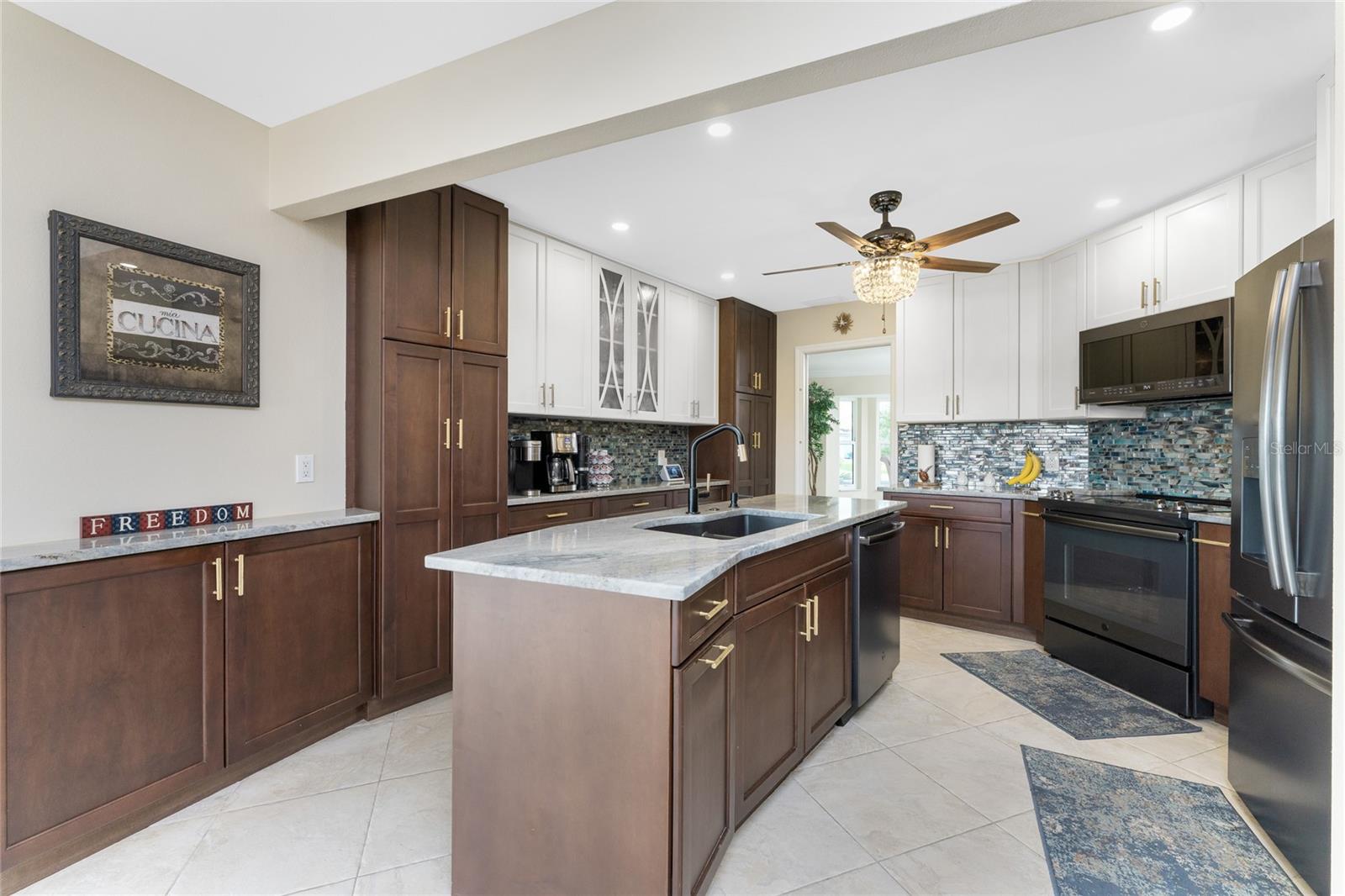 Image 29 of 98 For 487 Dover Circle