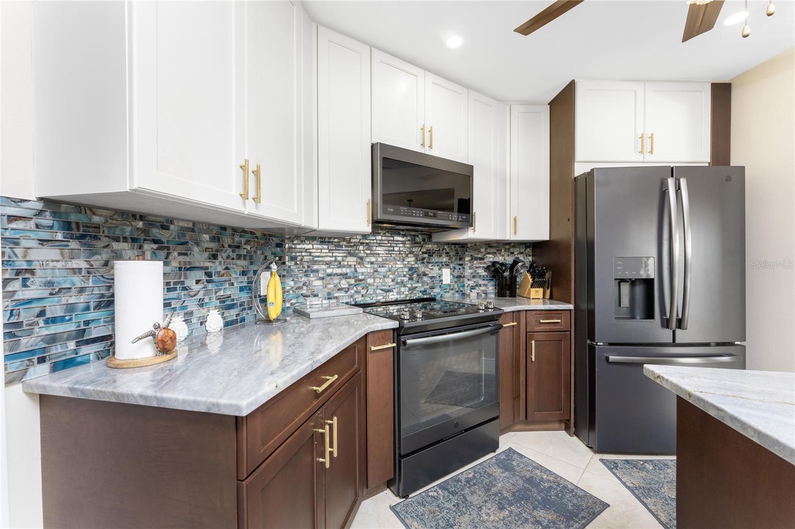 Image 32 of 98 For 487 Dover Circle