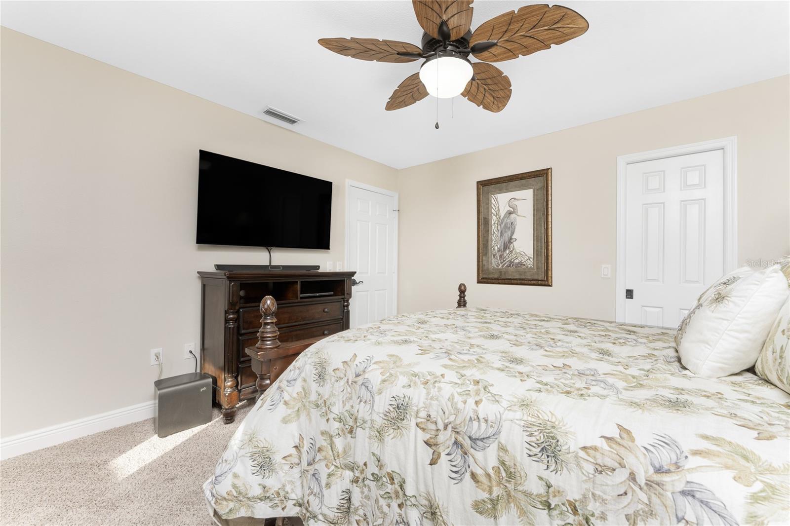 Image 40 of 98 For 487 Dover Circle