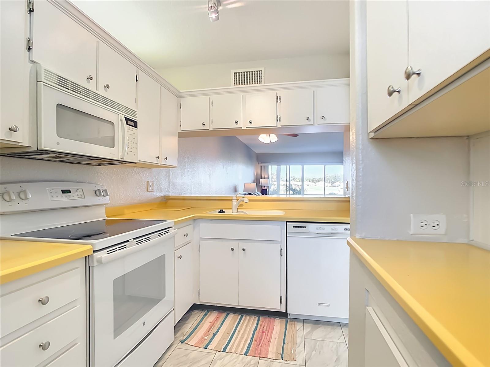 Image 14 of 55 For 404 Cerromar Circle N 115