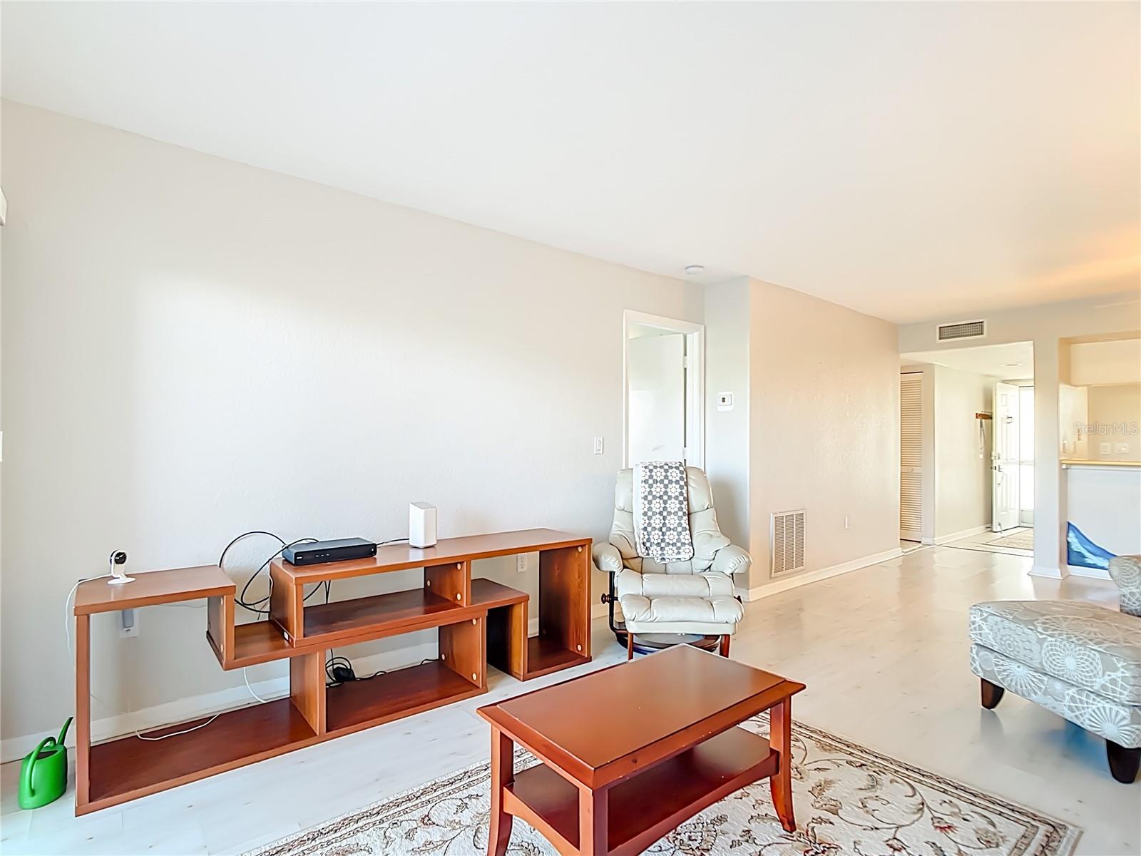 Image 5 of 55 For 404 Cerromar Circle N 115