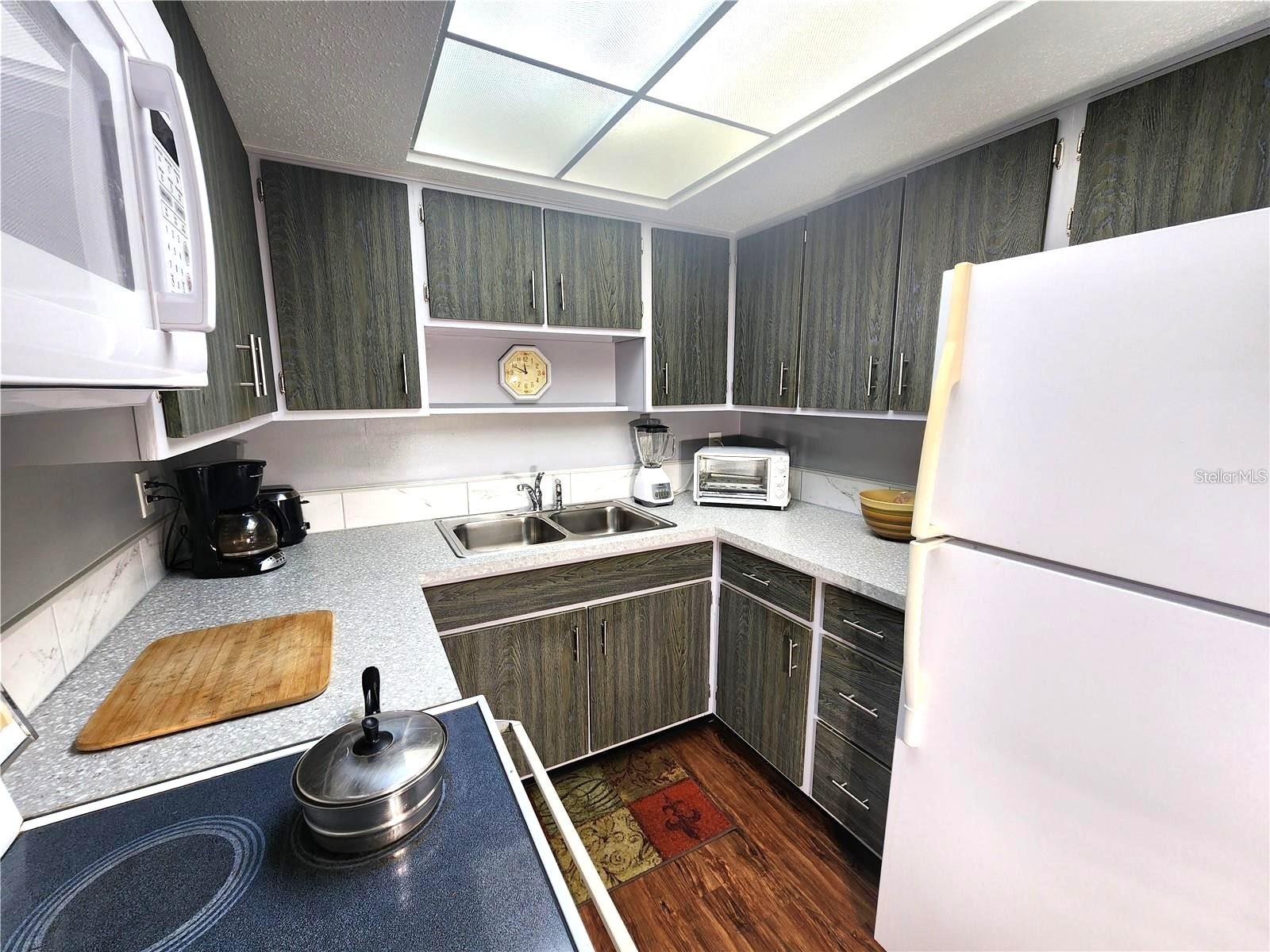 Image 10 of 31 For 21320 Brinson Avenue 109