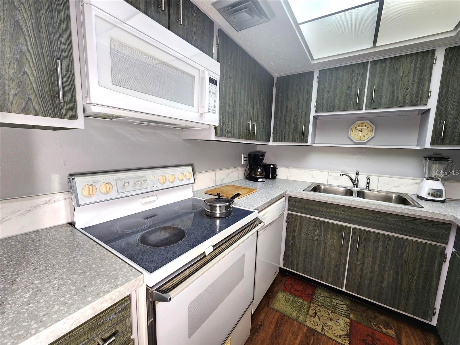 Image 11 of 31 For 21320 Brinson Avenue 109