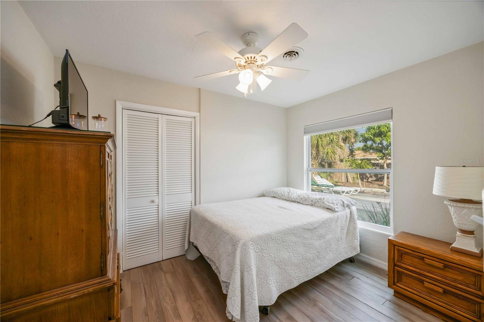 Image 10 of 17 For 1446 Saint Clair Road