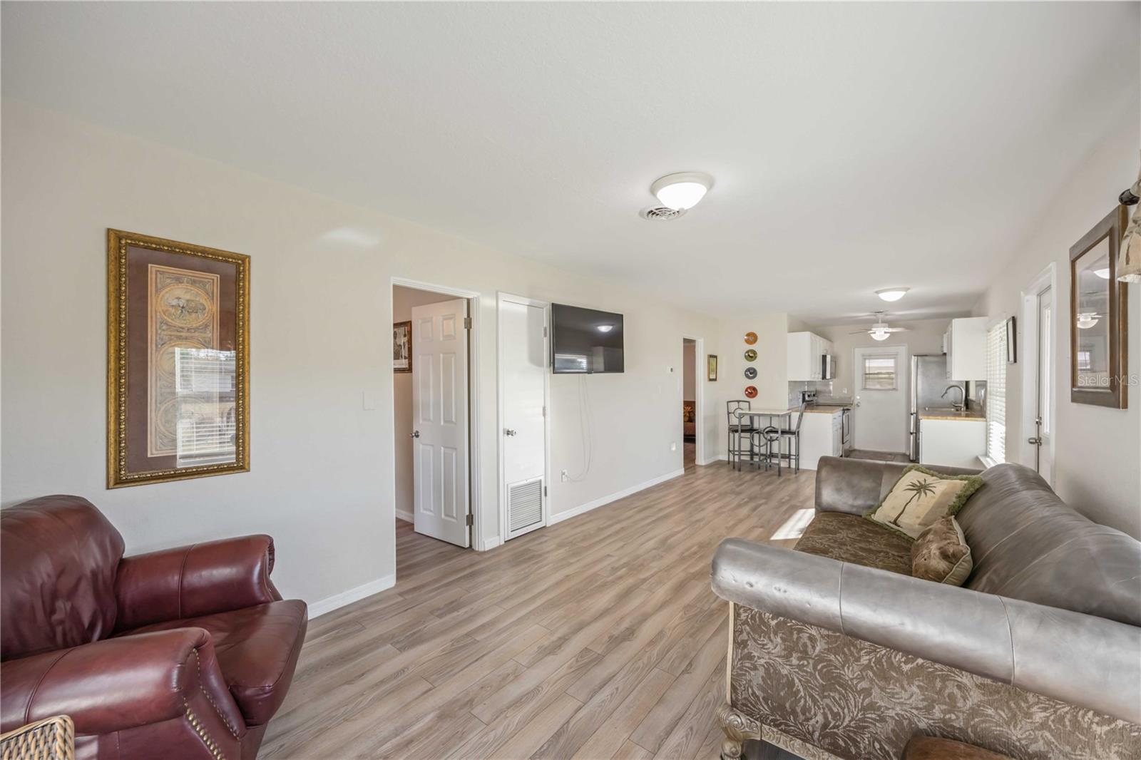 Image 3 of 17 For 1446 Saint Clair Road