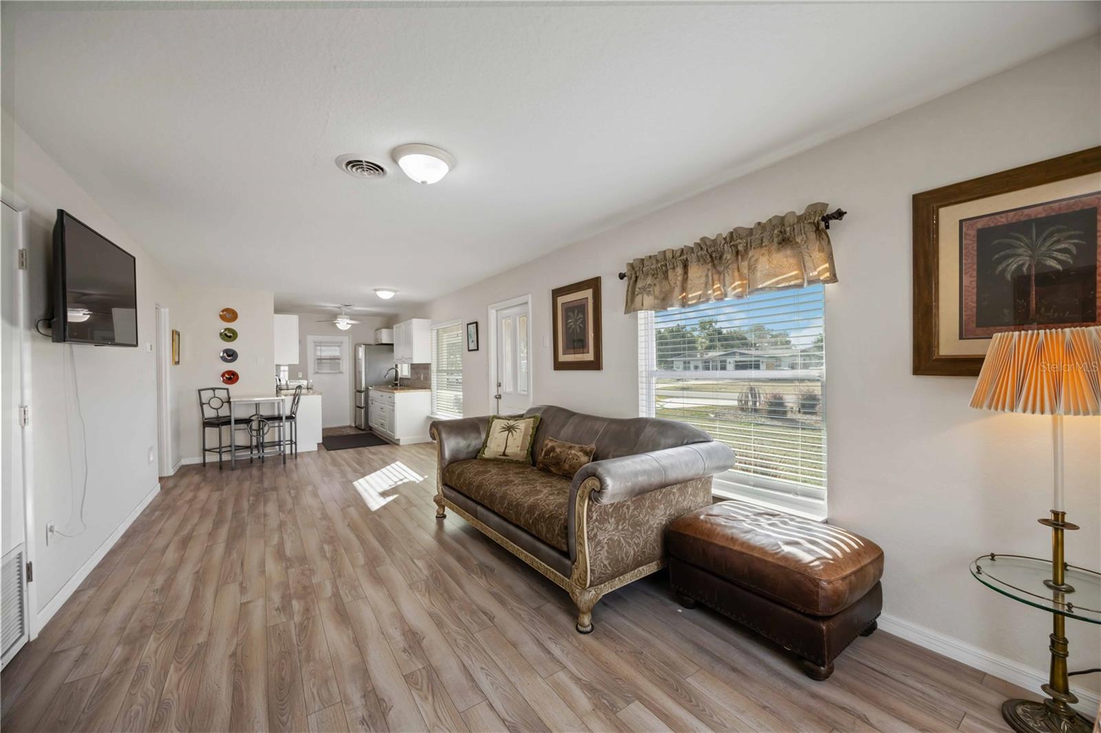 Image 4 of 17 For 1446 Saint Clair Road