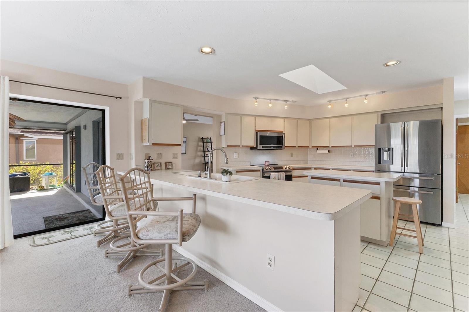 Image 11 of 80 For 228 Rotonda Circle