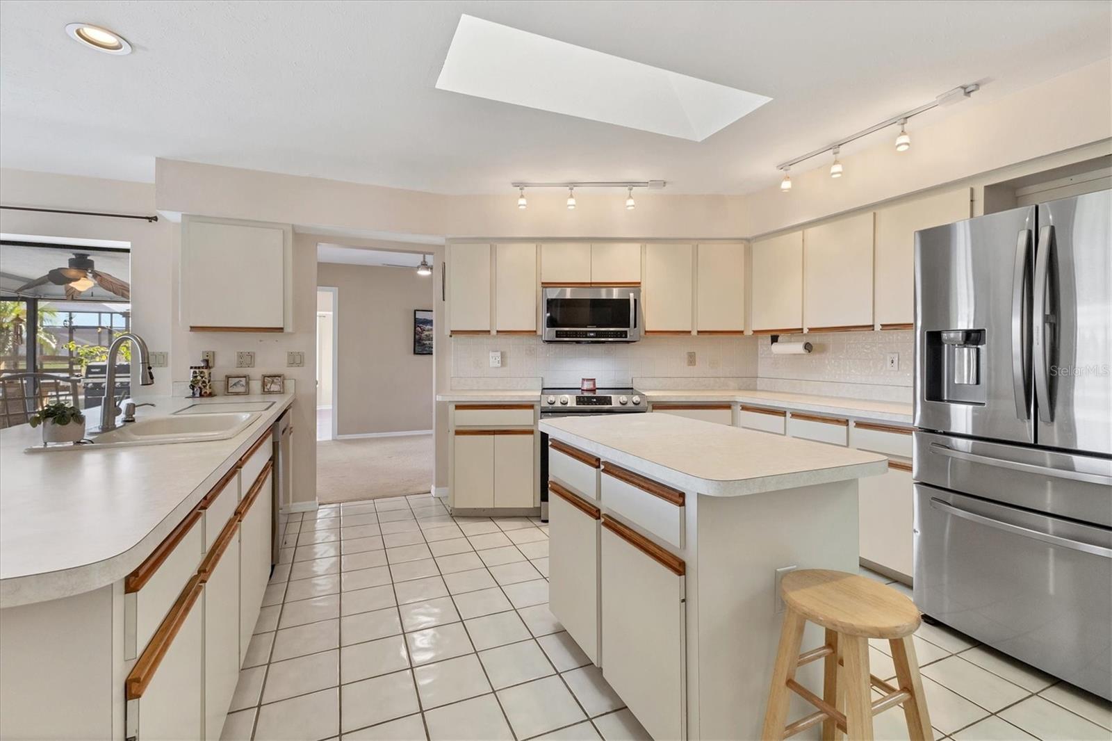 Image 12 of 80 For 228 Rotonda Circle