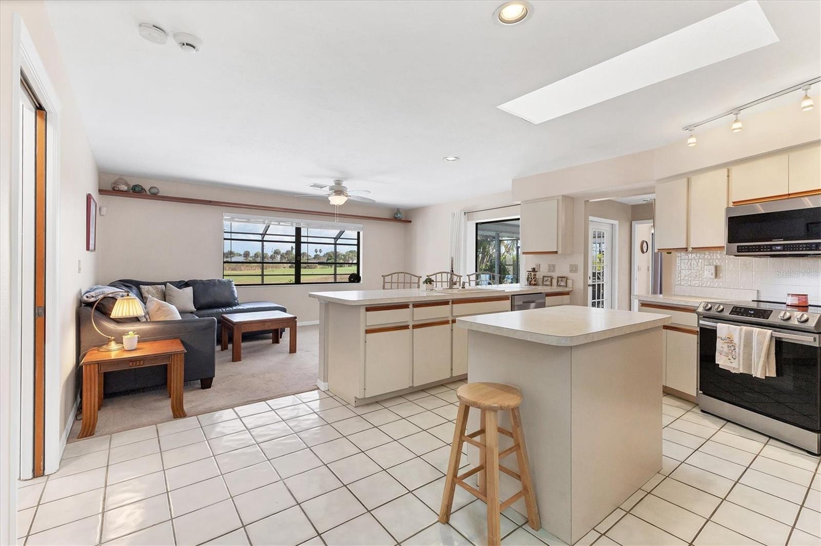 Image 16 of 80 For 228 Rotonda Circle