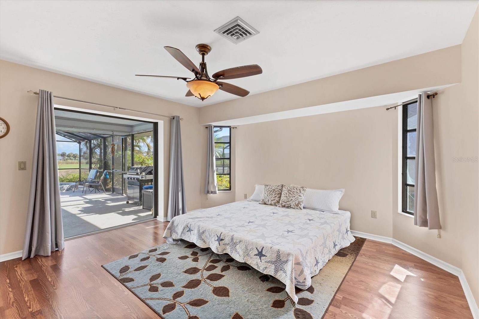 Image 20 of 80 For 228 Rotonda Circle