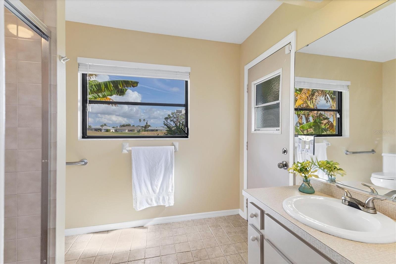 Image 26 of 80 For 228 Rotonda Circle