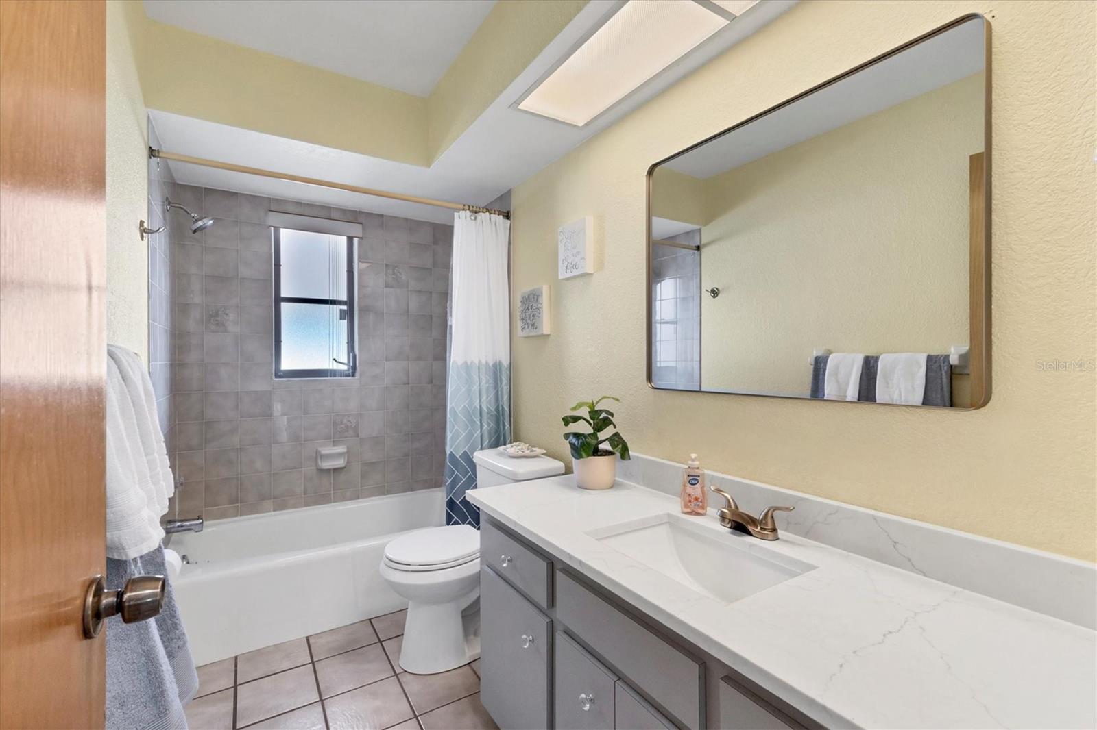 Image 29 of 80 For 228 Rotonda Circle