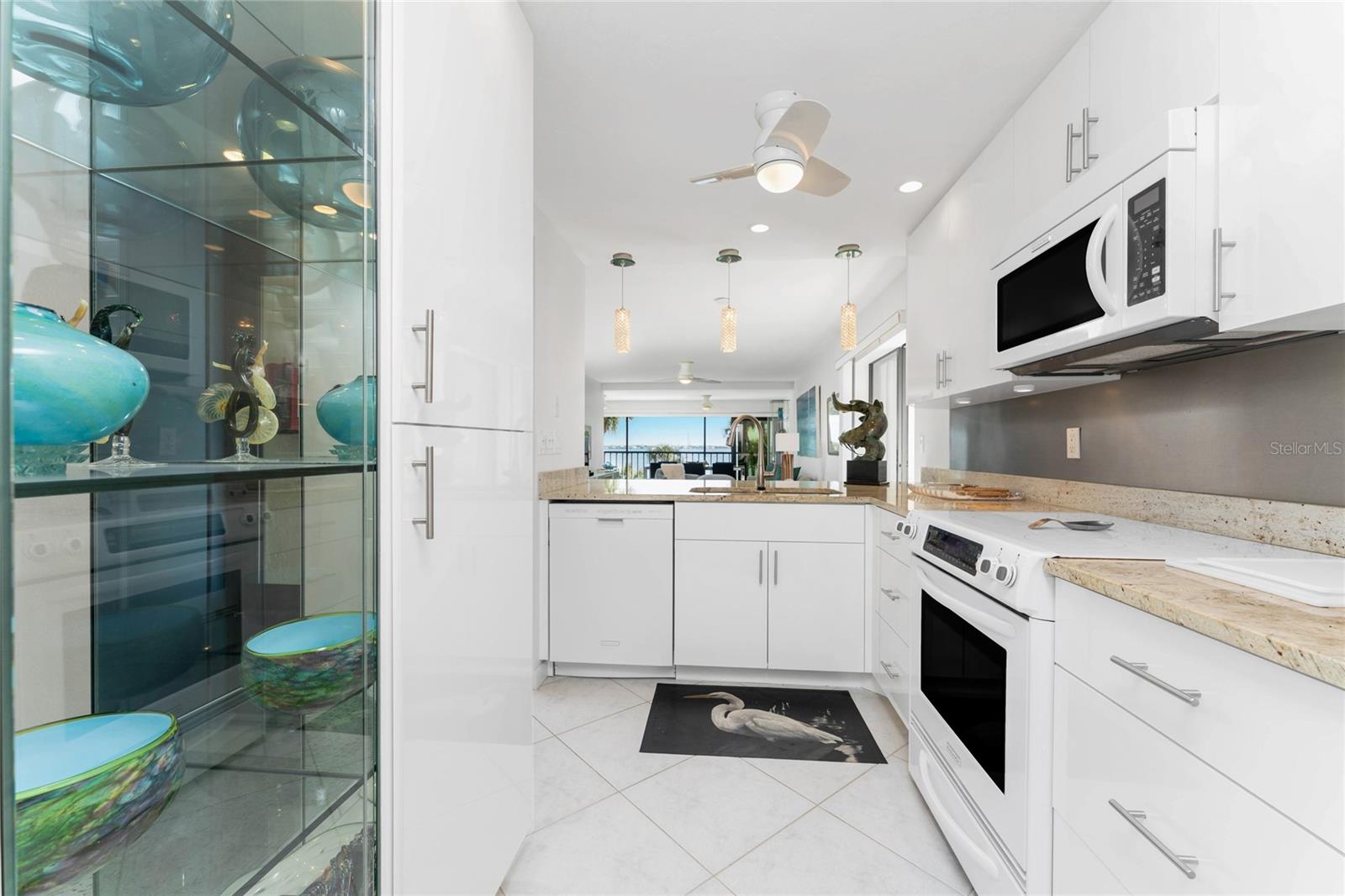 Image 10 of 41 For 1591 Beach Road 307