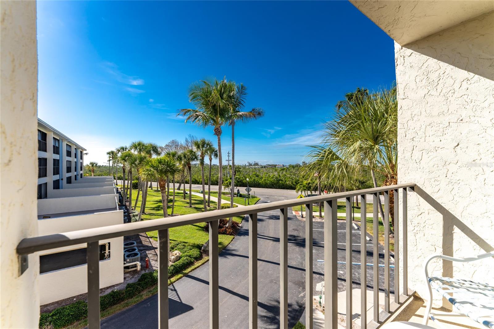 Image 14 of 41 For 1591 Beach Road 307