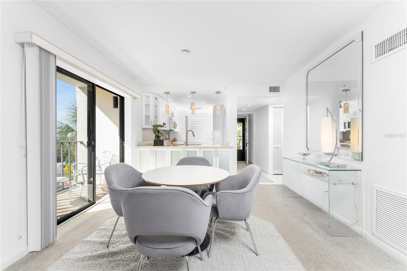 Image 16 of 41 For 1591 Beach Road 307