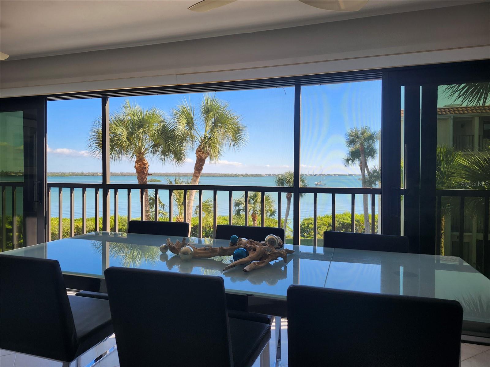 Image 19 of 41 For 1591 Beach Road 307